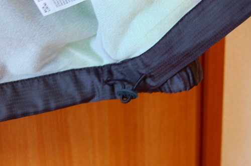 ヨネックス ウィンドウォーマーシャツの裾バンジーコードイメージ