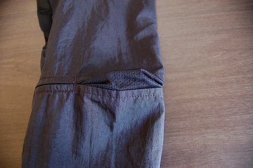 ナイキ フルジップフーディ PX ジャケットの肘部分の切れ込みイメージ