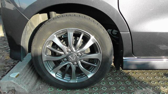 車のタイヤのイメージ