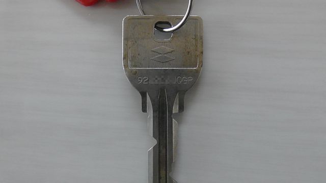 純正キーに刻印されたキーナンバーのイメージ